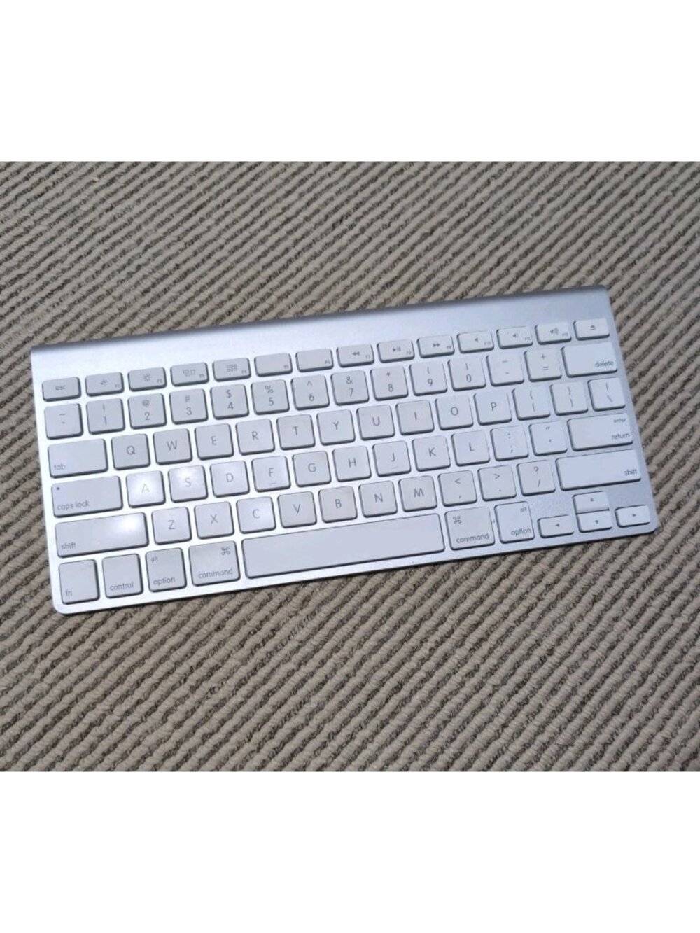 Apple MC184LL/A Wireless Keyboard